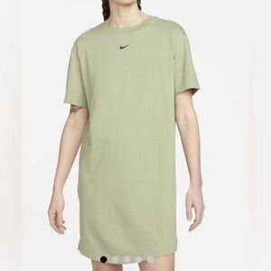 Nike Men’s Light Sage Green Short Sleeve T-Shirt